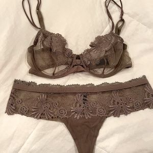 La Perla Set in taupe lace and mesh, Bra 34C and Thong medium